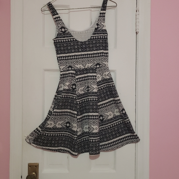 HM Divided patterned black/white mini dress - Picture 6 of 7